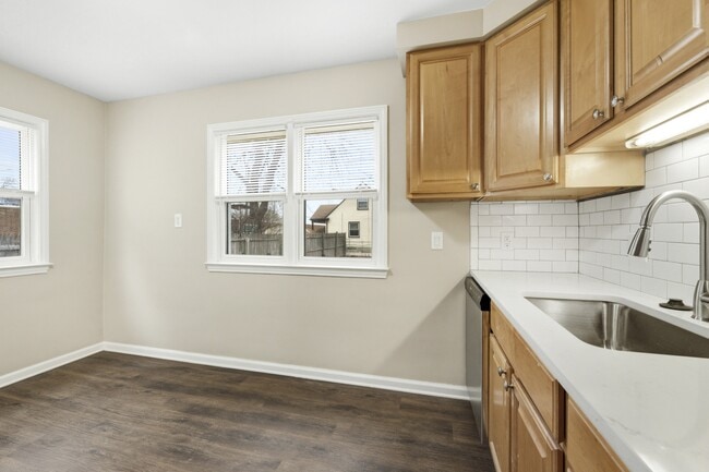 Building Photo - 3360 Edgeworth St