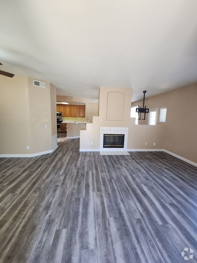 Building Photo - Gorgeous & Spacious 3Bd/2.5Ba, 1,679 SqFt,...
