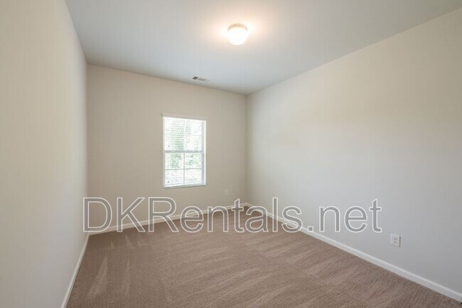 Building Photo - 2182 Talmai Dr