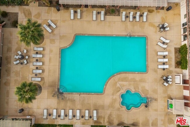 Building Photo - 406 S Paseo Laredo