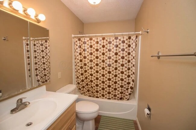 Building Photo - 2802-9 1/2 9 1/2 St N