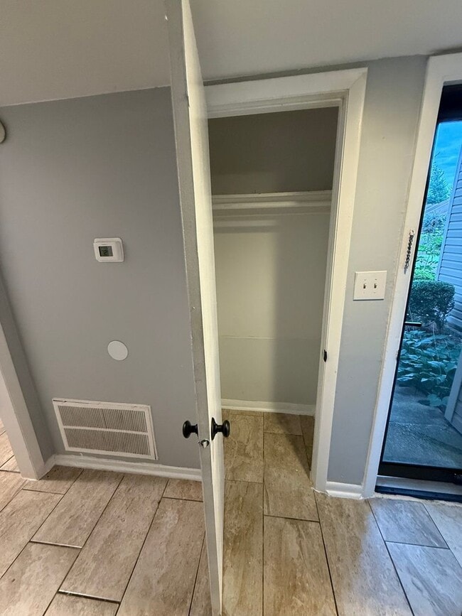 Building Photo - Charming 3BR Townhome in Greensboro