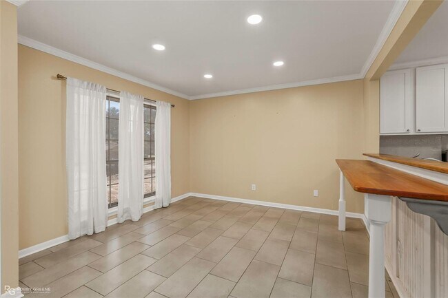 Building Photo - 9346 Shartel Dr