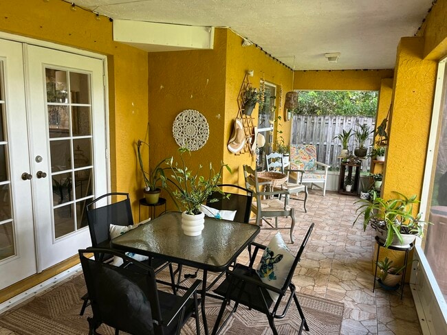 Building Photo - 1211 SW Dalton Ave