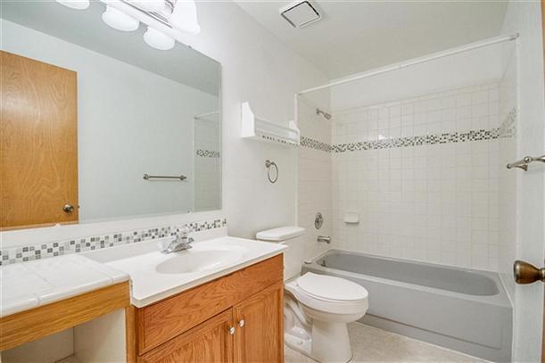 Building Photo - Charming Single Level Home with Open Floor...