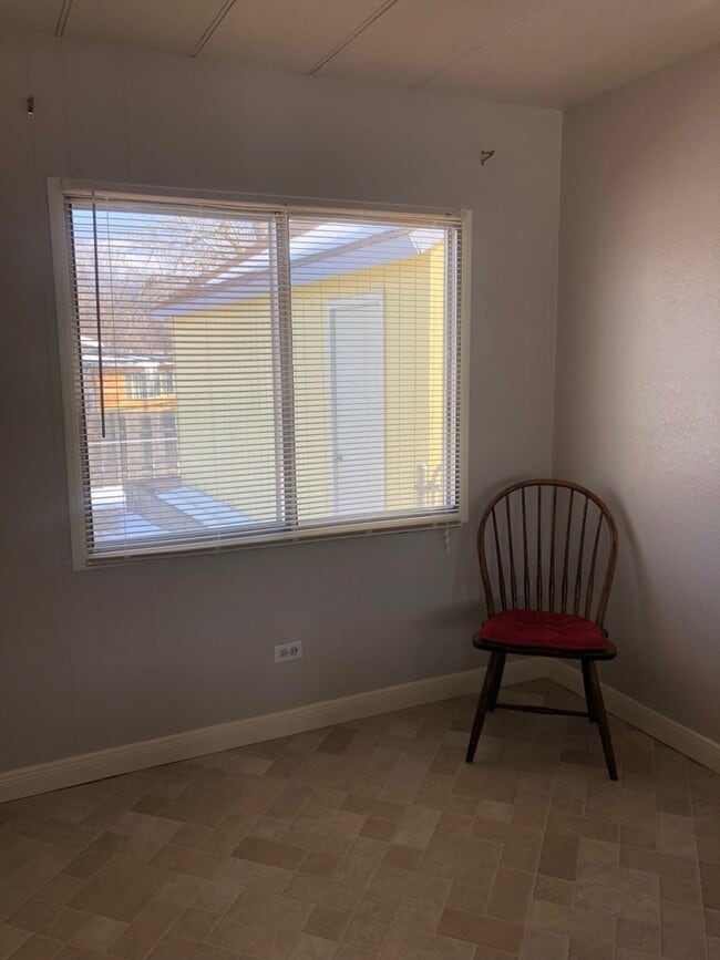 Building Photo - Large 3 Bedroom, 1 Bath Ranch Style Home in South Loveland, CO