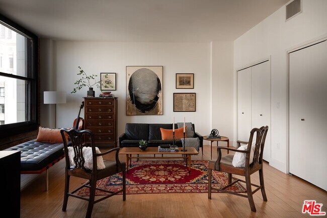 Building Photo - 460 S Spring St