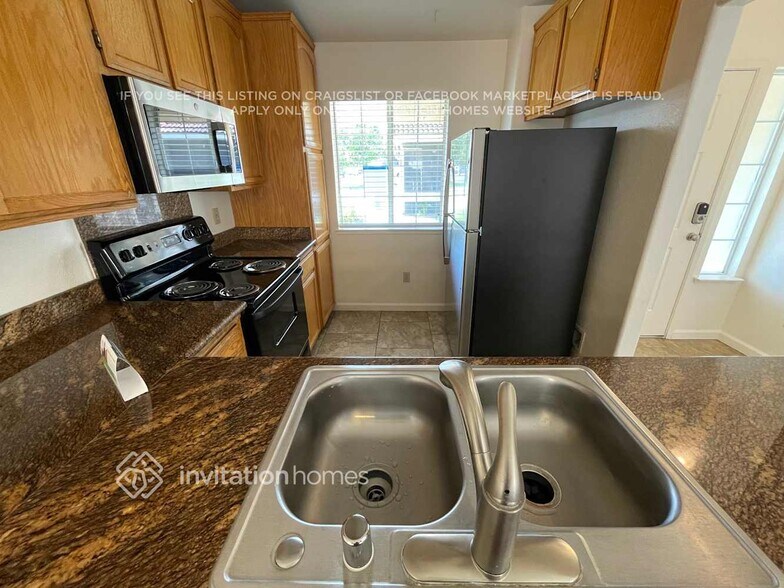 Building Photo - 1144 La Mesa St