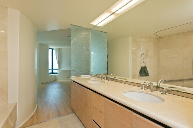 Building Photo - 2/2/2 Harbor and ocean view unit