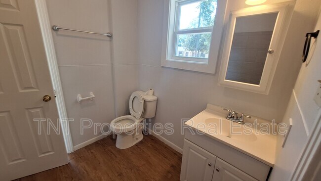 Building Photo - 1618 Willow Dr