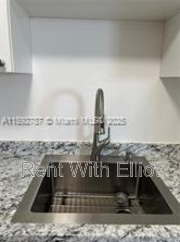 Building Photo - 500 NE 2nd St