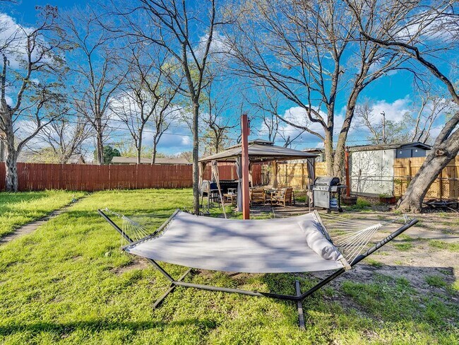 Building Photo - 4208 Wiman Dr