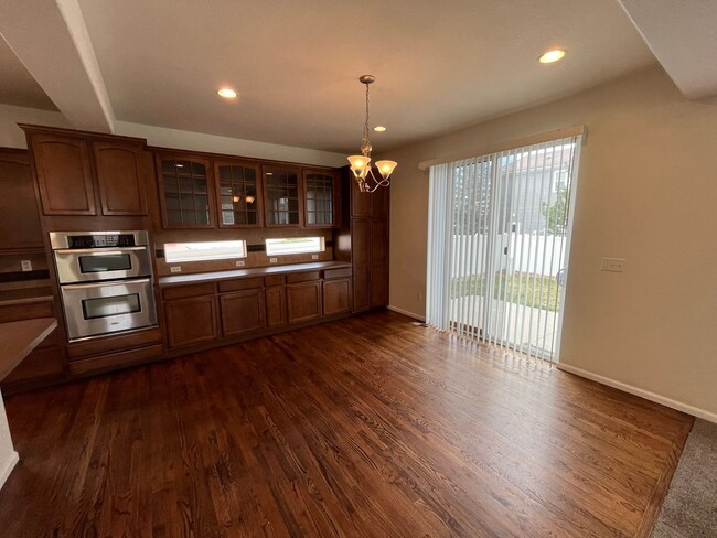 Building Photo - 5 Bed, 3.5 Bath with A/C, Available Now! -...