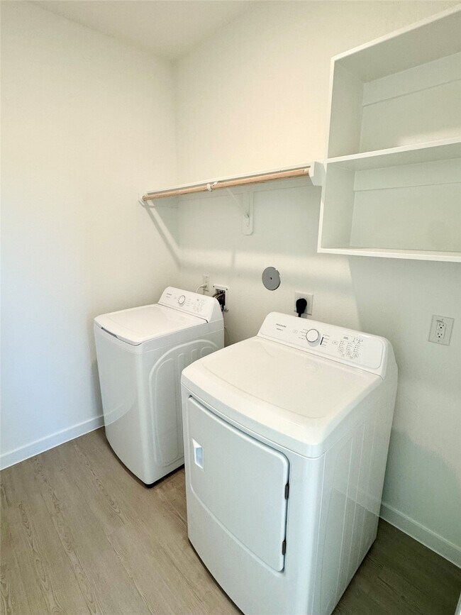 Building Photo - 5835 Majestic Sky Dr