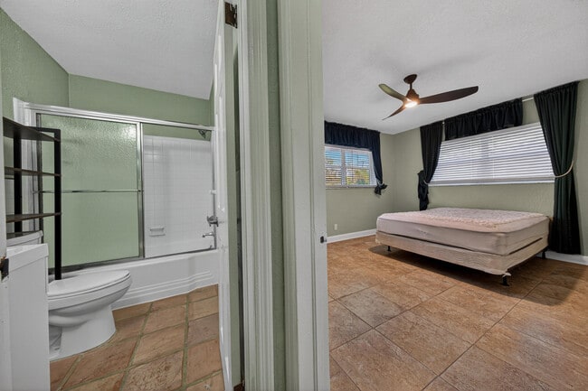 Building Photo - 2680 NE 24th St