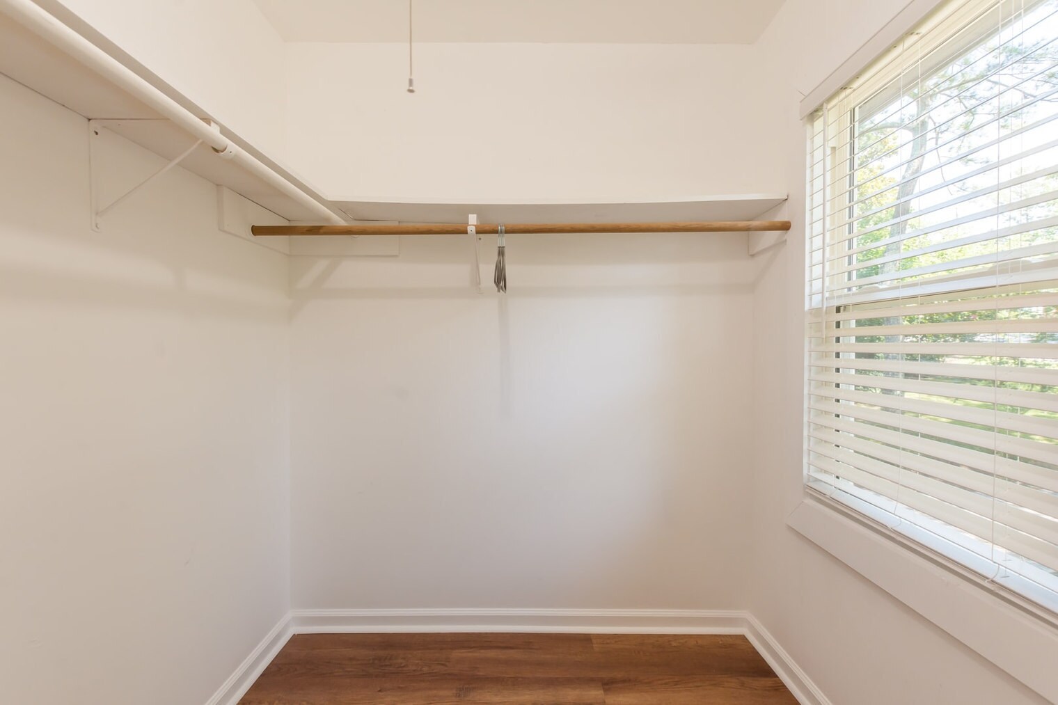 Building Photo - 455 Cove Dr NE