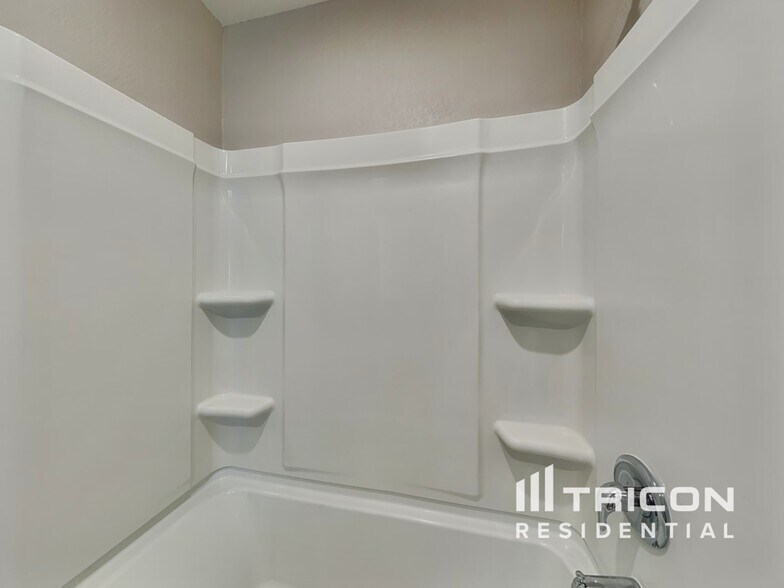 Building Photo - 10247 Devon Wheel St