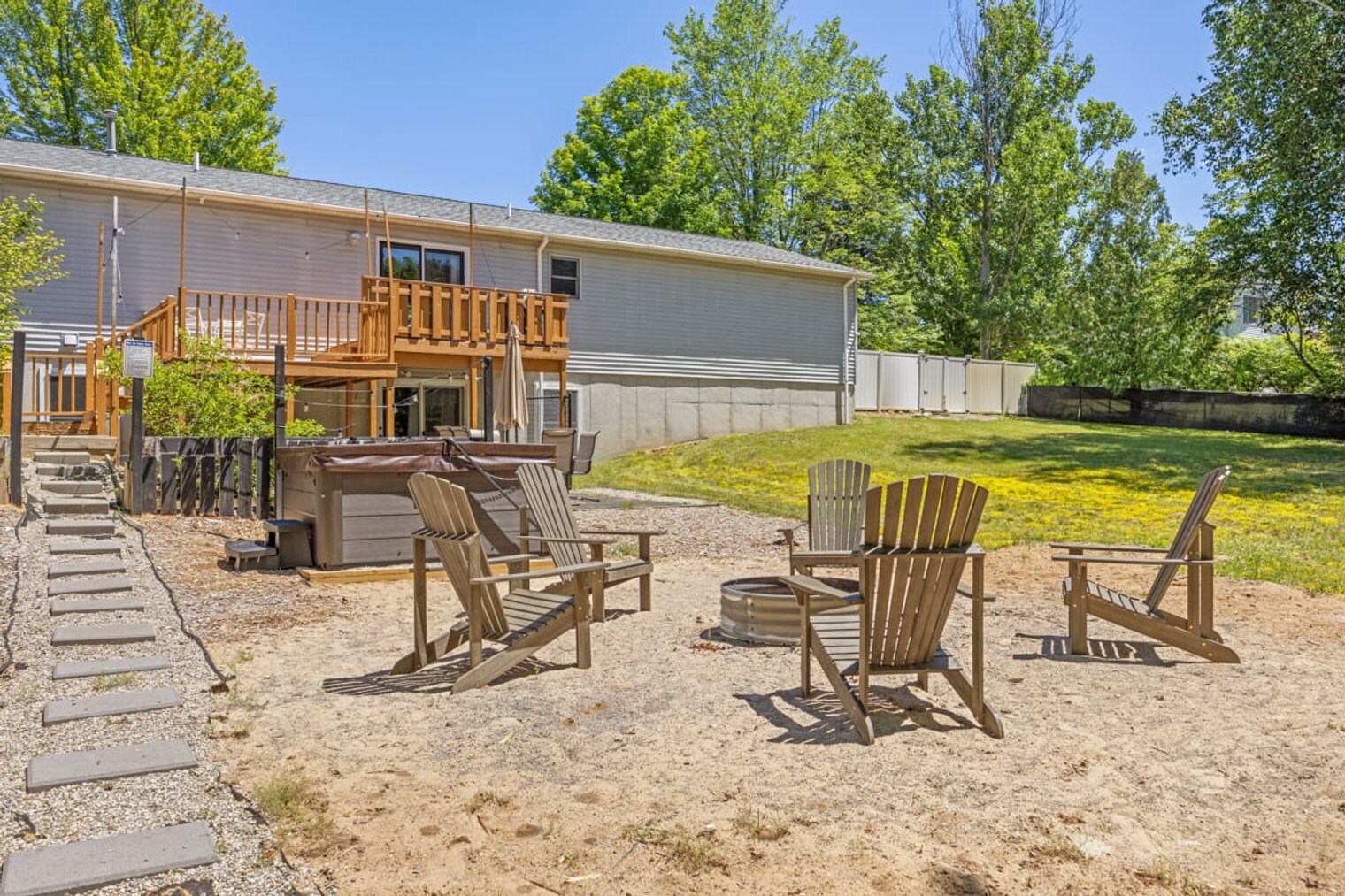 Building Photo - 1628 Green Lawn Dr