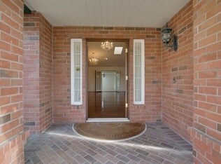 Building Photo - Classy Home in Prestigious Village Collection