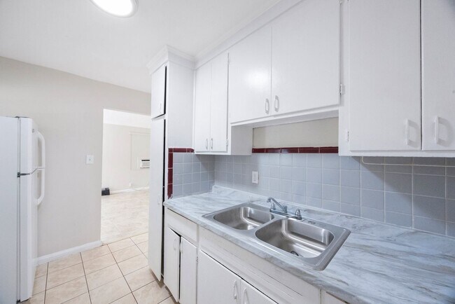 Building Photo - 1230 9th Ave S