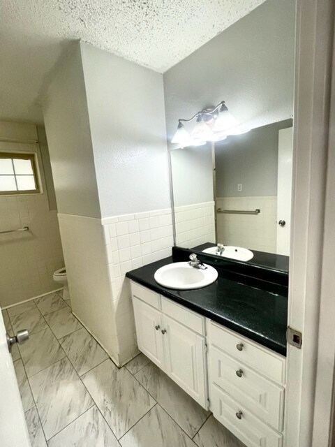 Building Photo - Saucer