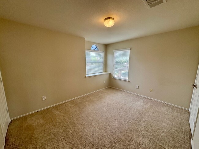 Building Photo - 5207 Bridgewood Dr