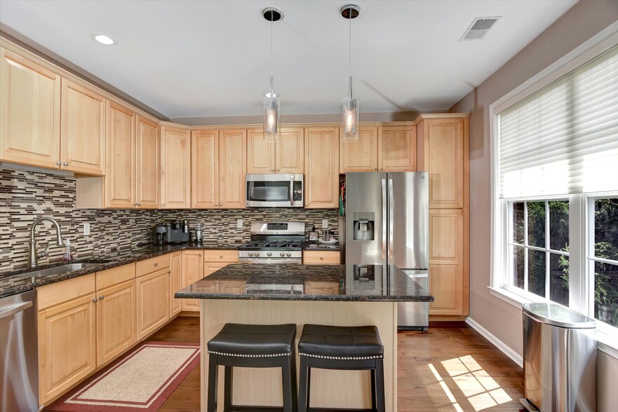 Building Photo - 594 Saint Andrews Pl