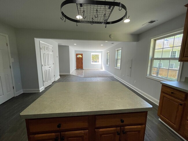 Building Photo - 3128 Headrow Cir