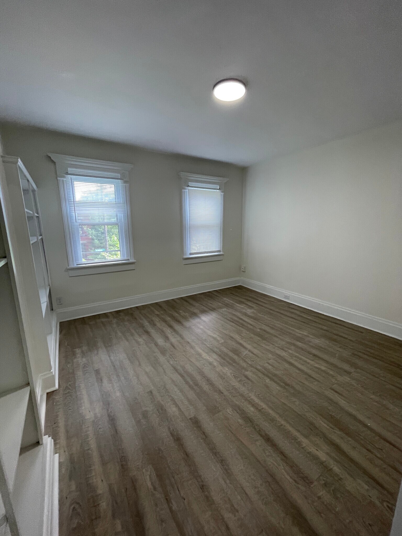 Building Photo - 297 Reinhard Ave