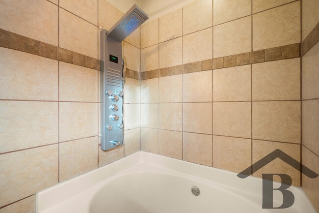 Building Photo - 1522 S Tuscany Ct