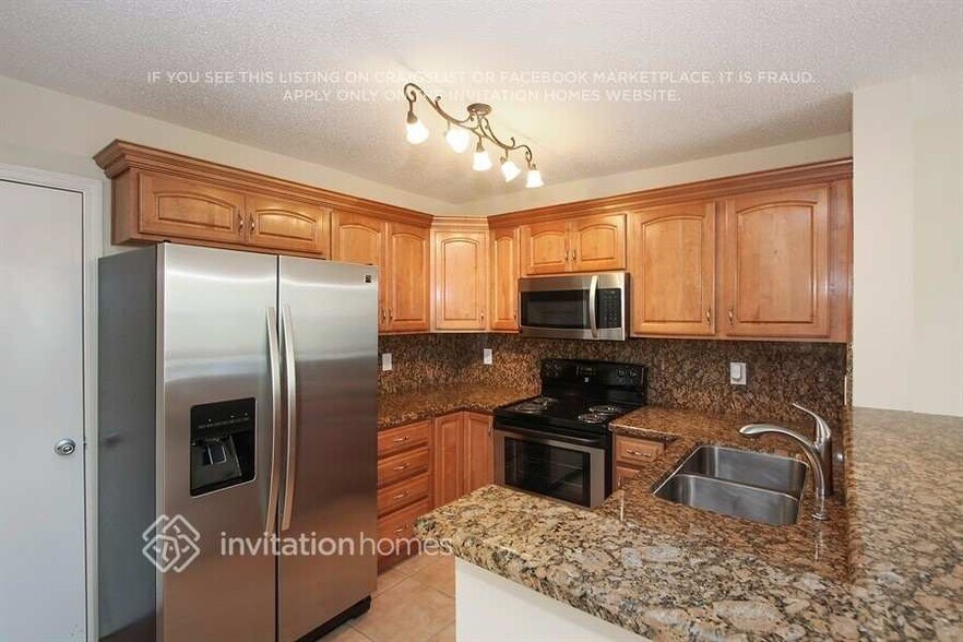 Building Photo - 3022 Sunset Ln