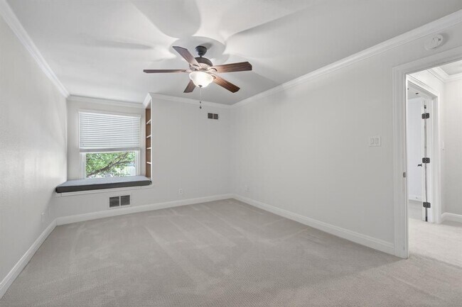 Building Photo - 2500 Steck Ave