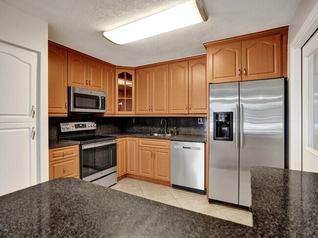 Building Photo - 3747 E Valley Green Dr