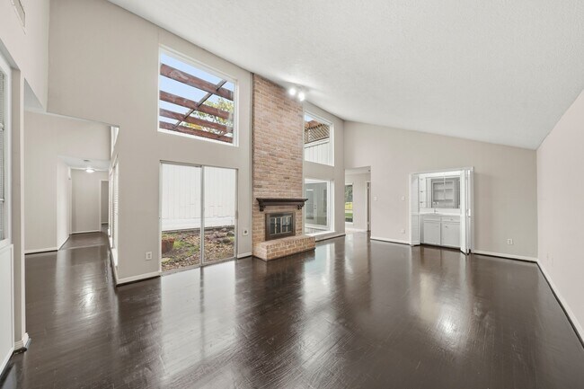 Building Photo - 11910 Pebble Rock Dr