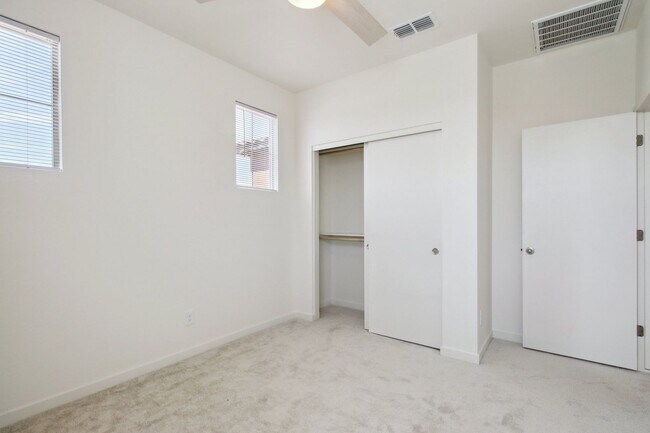 Building Photo - 21283 E Swan Dr