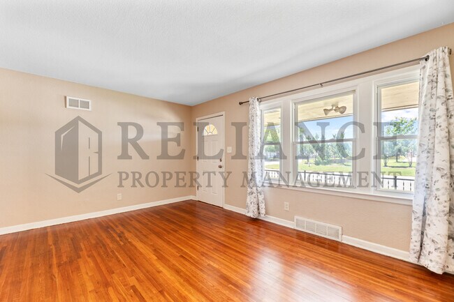 Building Photo - 536 S Glendale St