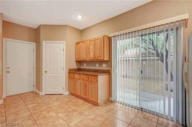 Building Photo - 9185 Wild Briar Ln