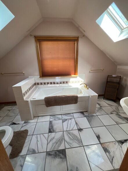 Primary Photo - 19 Pitman St