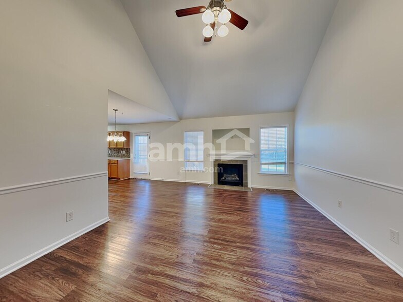 Building Photo - 2405 Joshua Ln