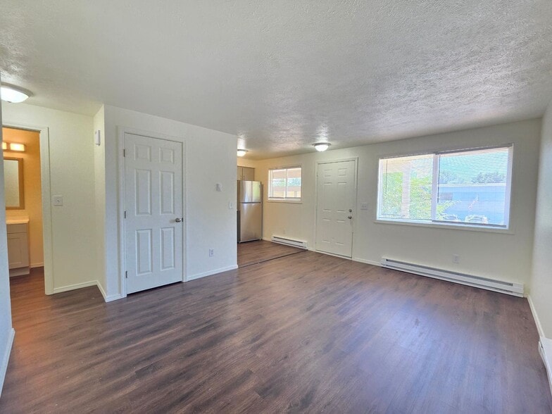 Building Photo - 39 E Westview Ave