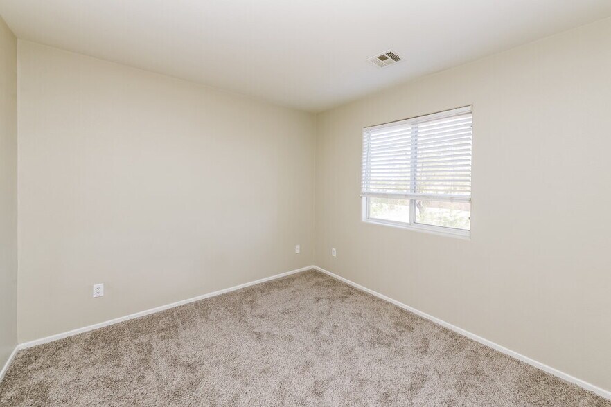 Building Photo - 3520 Terraza Mar Ave