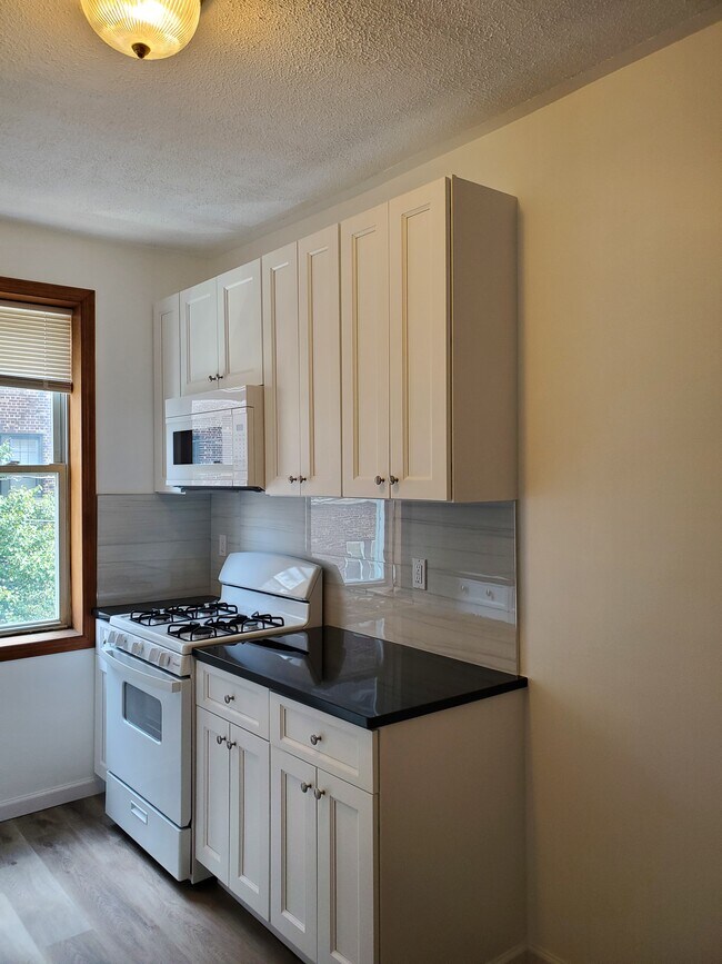 Building Photo - 39 74th St