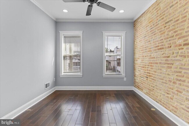 Building Photo - 616 Hyson St