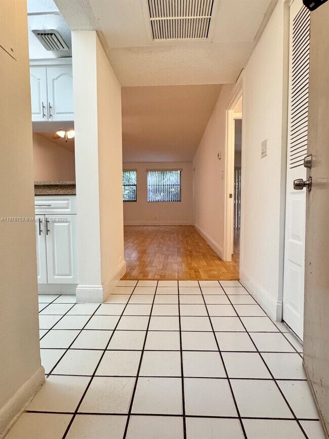 Building Photo - 8100 Geneva Ct