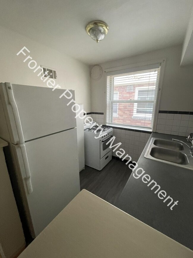 Building Photo - Charming one bedroom apartment