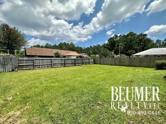 Building Photo - Beautiful 3Bed/2Bath Home Close to Correy ...