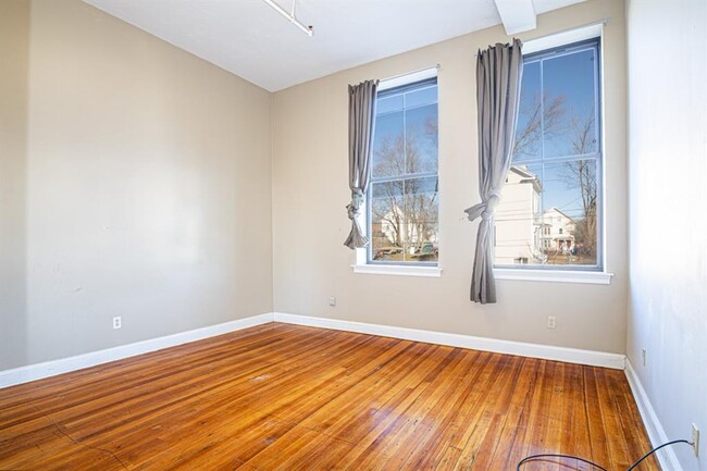 Building Photo - 775 Potters Ave