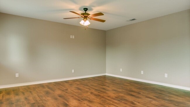 Building Photo - Townhouse for lease!