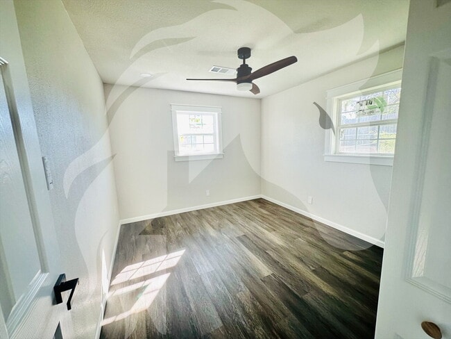 Building Photo - "Charming 3-Bed, 2-Bath Home in Shattuck -...