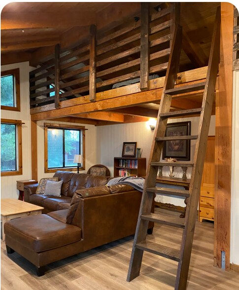 Building Photo - 472 Freear Dr